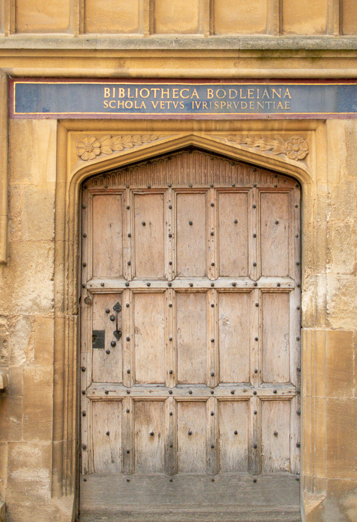 A LITERARY GUIDE TO OXFORD