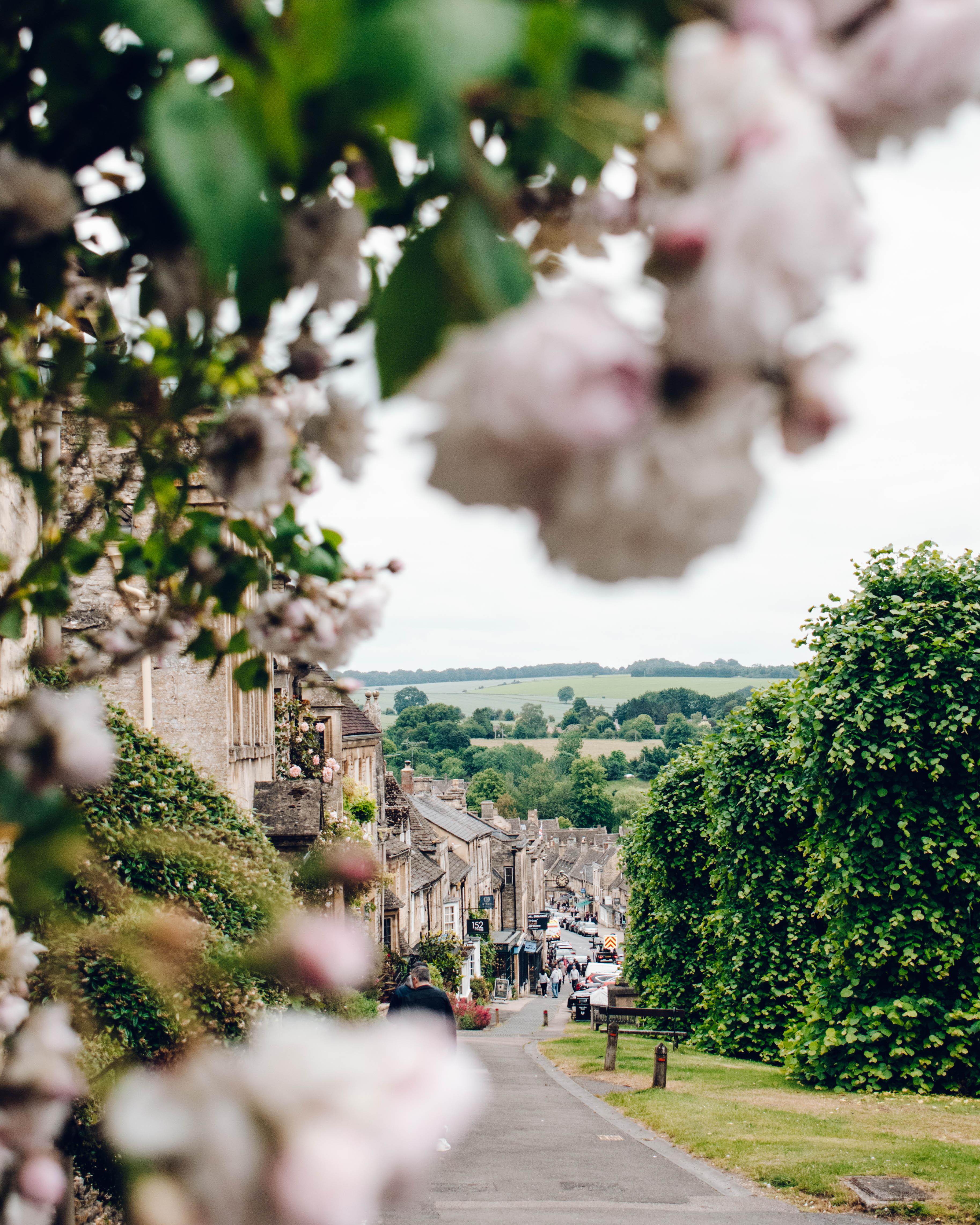 A GUIDE TO THE COTSWOLDS