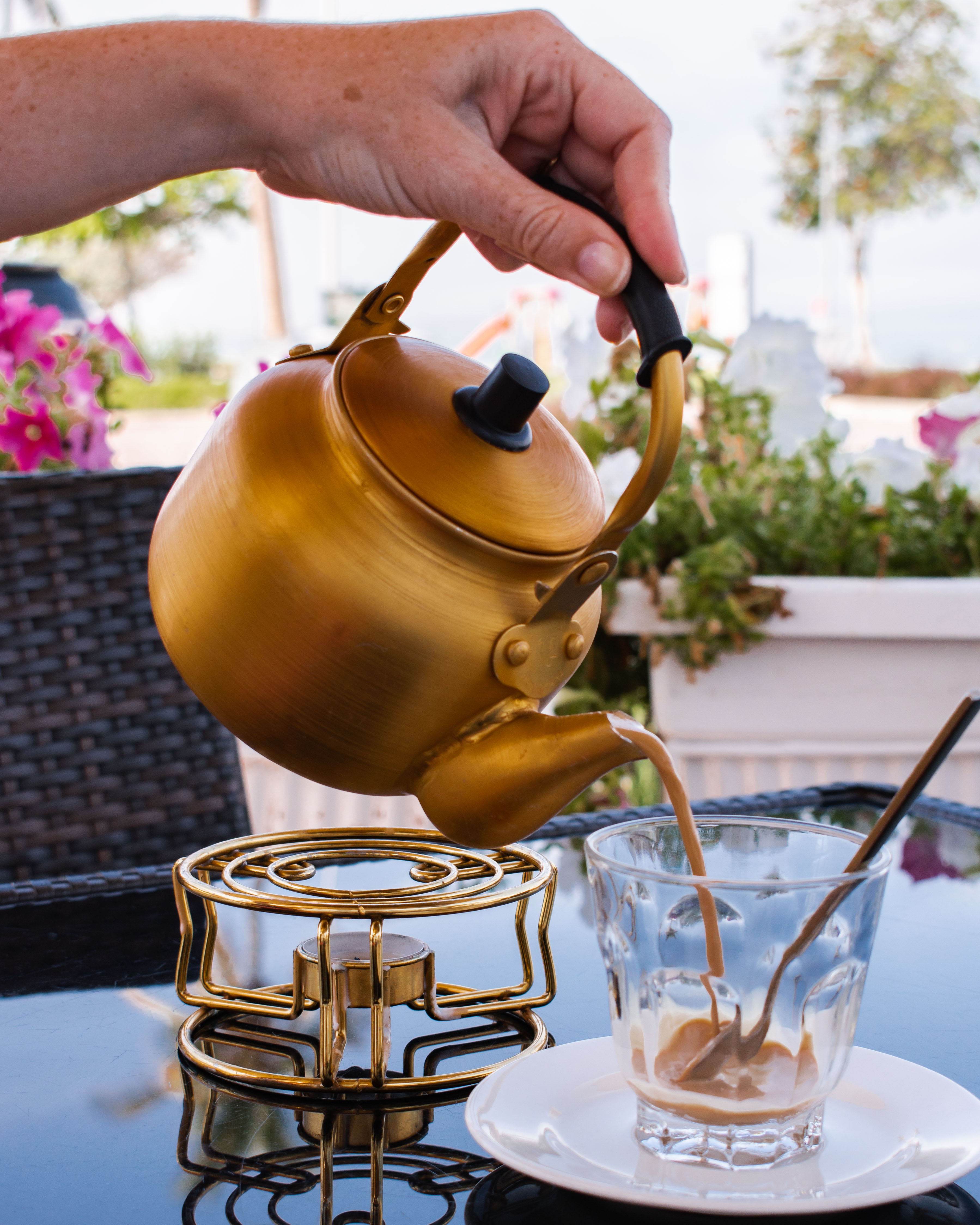 Where to Eat Muscat - pouring kakrak chai from a gold teapot at Nana's, Muscat