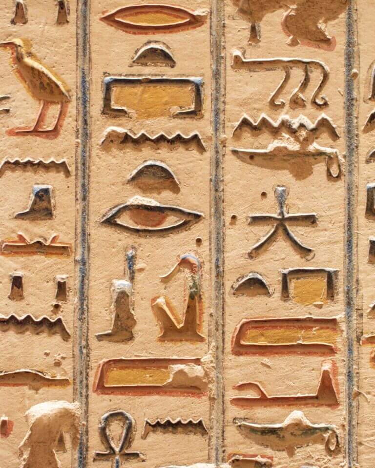 A REFERENCE GUIDE TO THE VALLEY OF THE KINGS AND QUEENS, LUXOR
