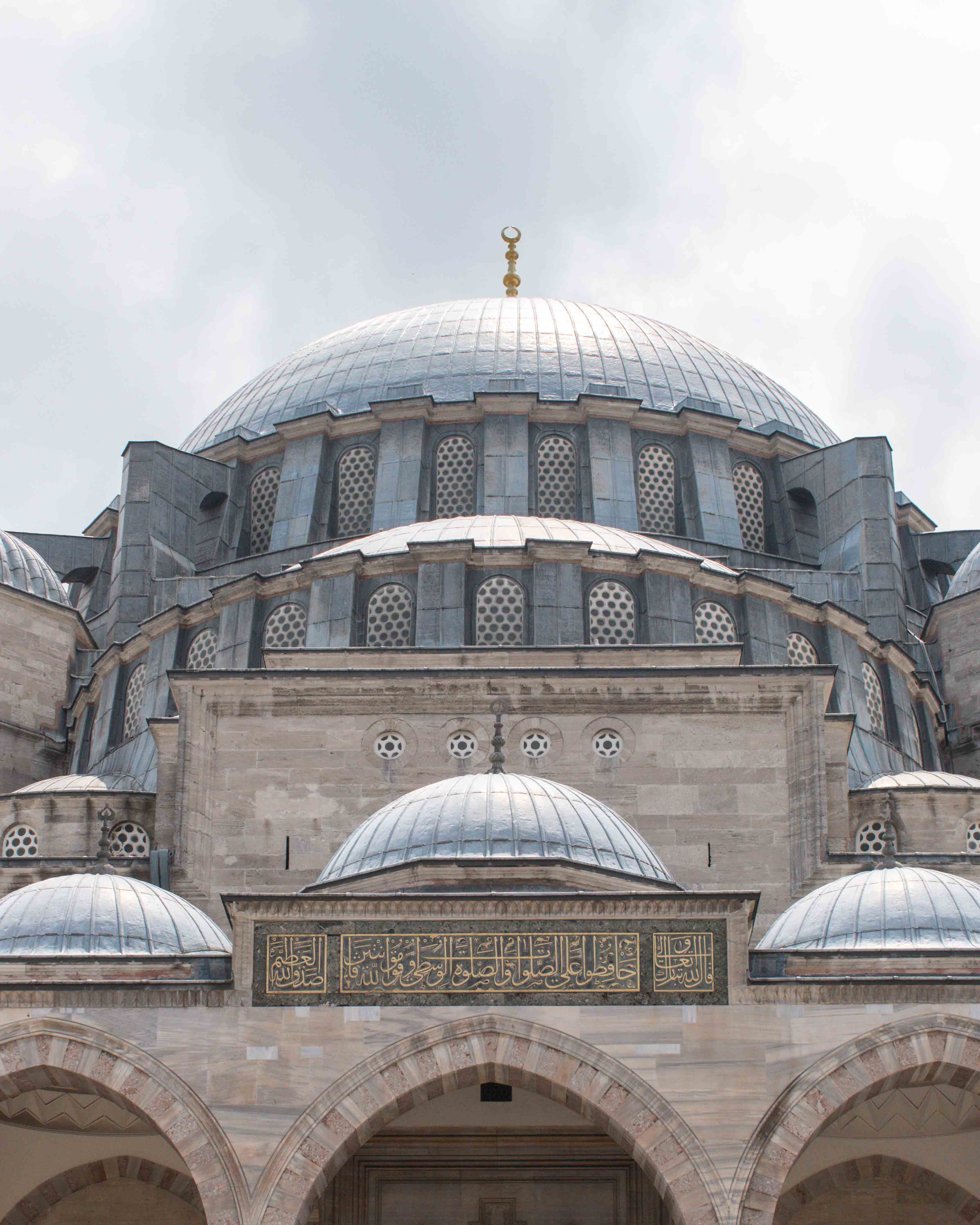 Main dome on top of Süleymaniye Mosque seen from the outside